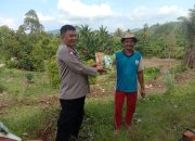 Bhabinkamtibmas Desa Latowu Laksanakan Kunjungan ke Kebun Warga dalam Rangka Mendukung Program Swasembada Pangan