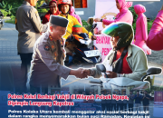 Polri Untuk Masyarakat, Kapolres Kolut Bersama Kapolsek Ngapa dan Bhayangkari Bagikan Takjil Buka Puasa Kepada Pengendara