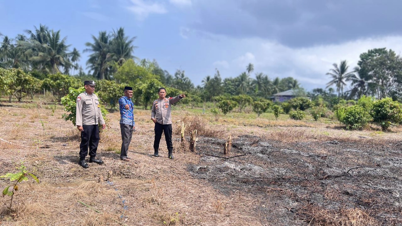Kapolsek Bersama Kepala Desa Lawadia meninjau lokasi