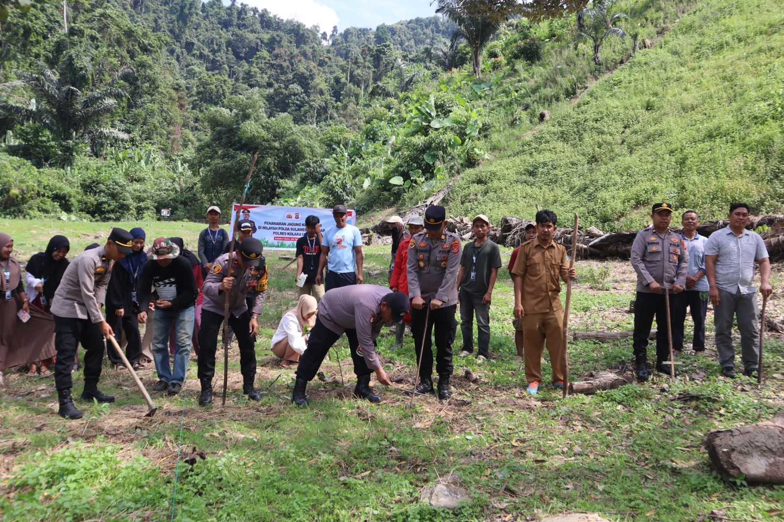 Kegiatan penanaman jagung Polsek Rante Angin