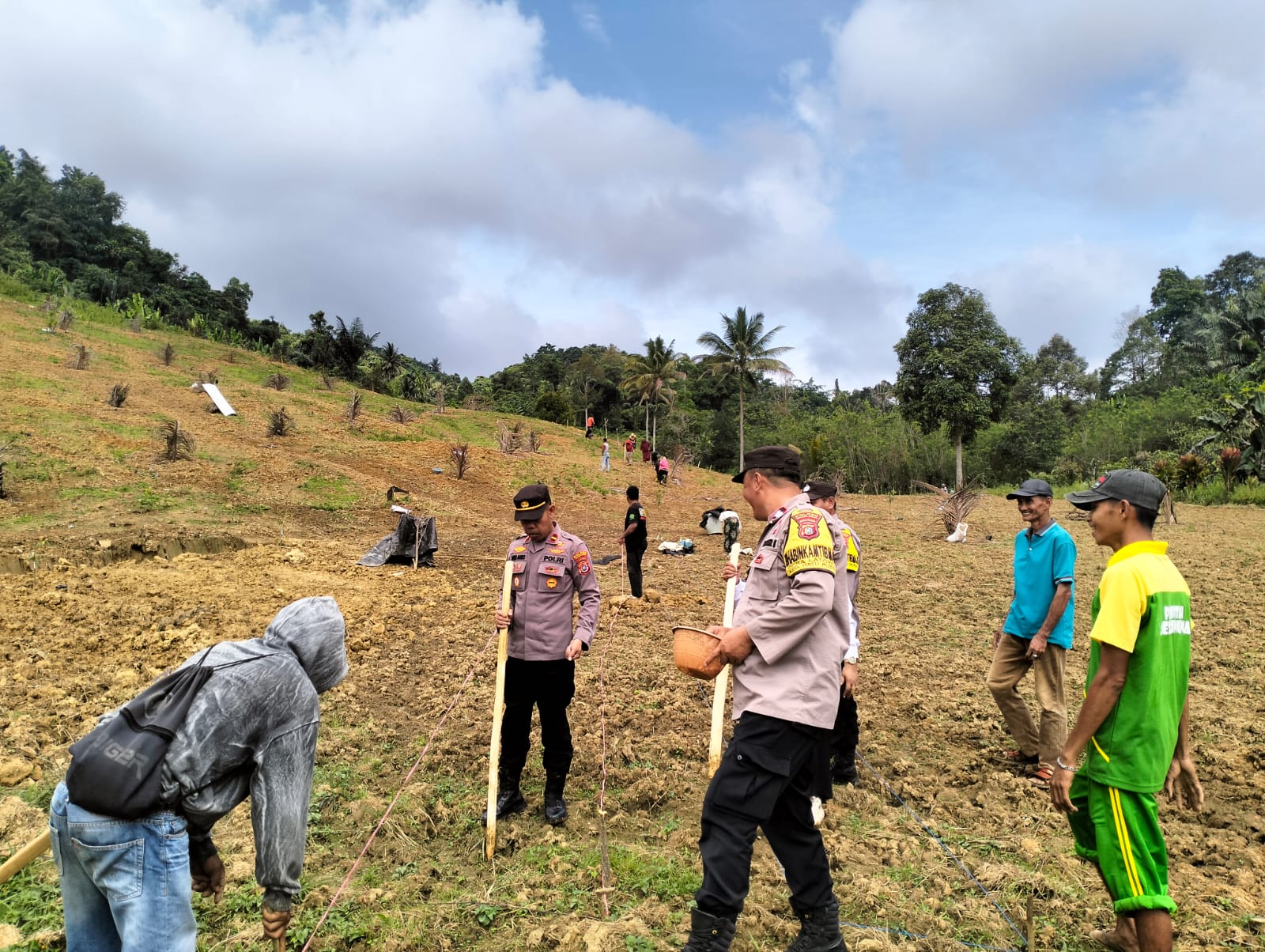 Kapolsek batu putih bersama personil