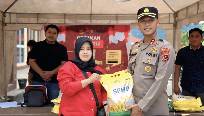 Kapolres Kolaka Utara Salurkan 15 Ton Beras Bulog, Warga Sambut Antusias Program Pangan Murah